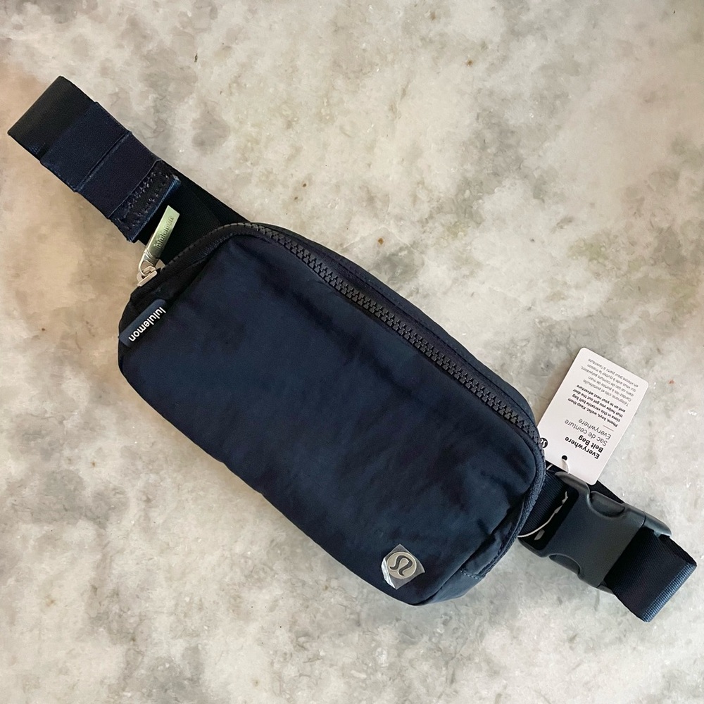 lululemon athletics everywhere belt bag 1L navy